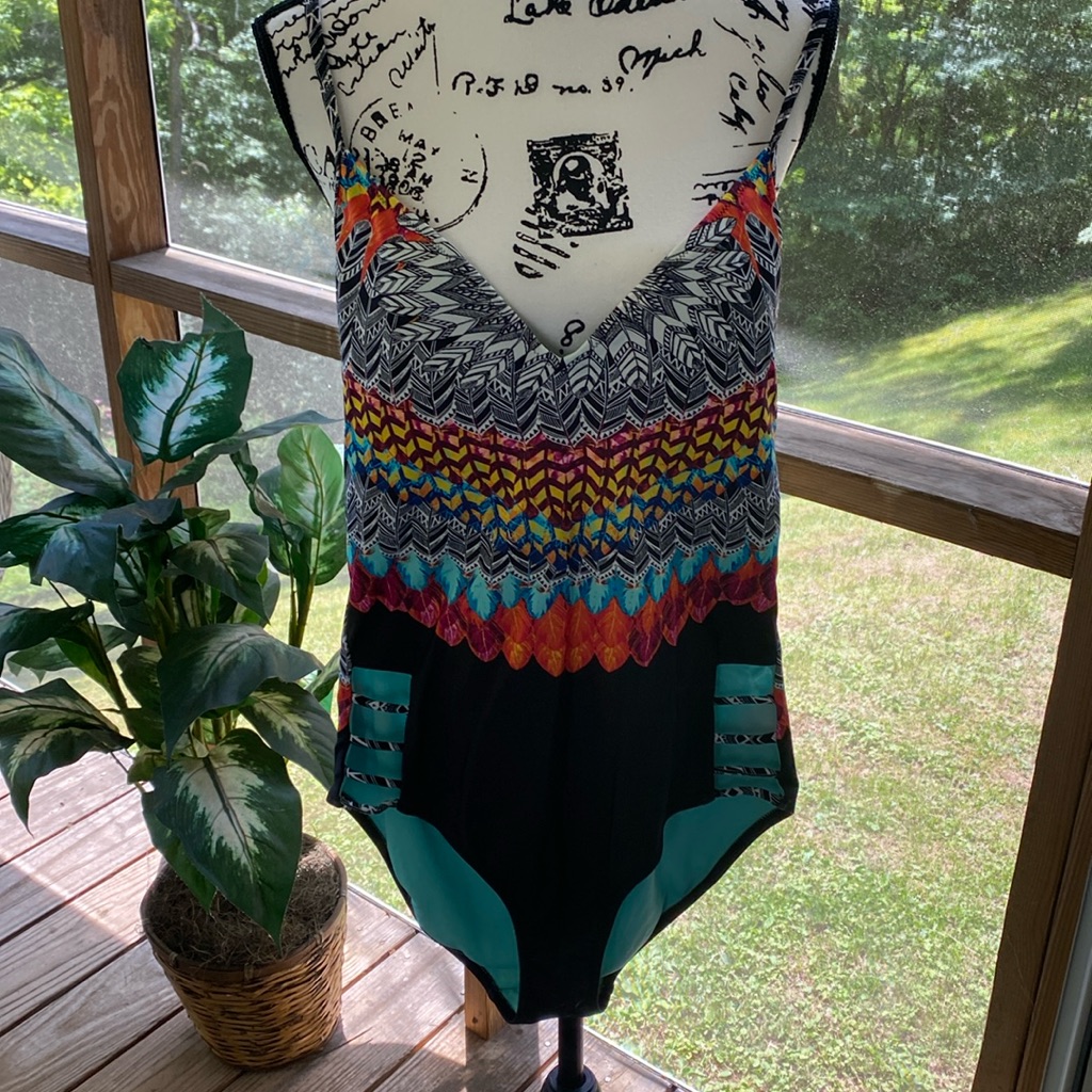 Jessica Simpson Size M One Piece Swimsuit S-14
